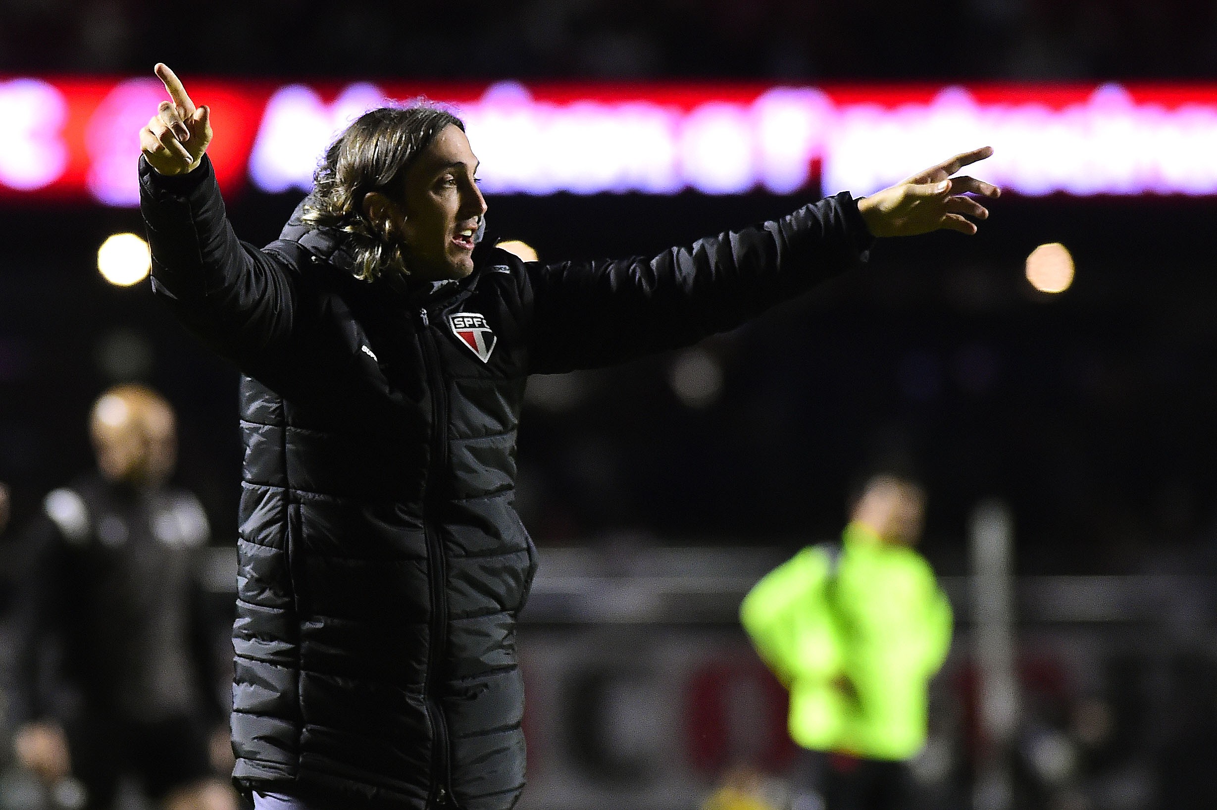 Inter acelera tratativas com Zubeldía e marca reunião; confira detalhes