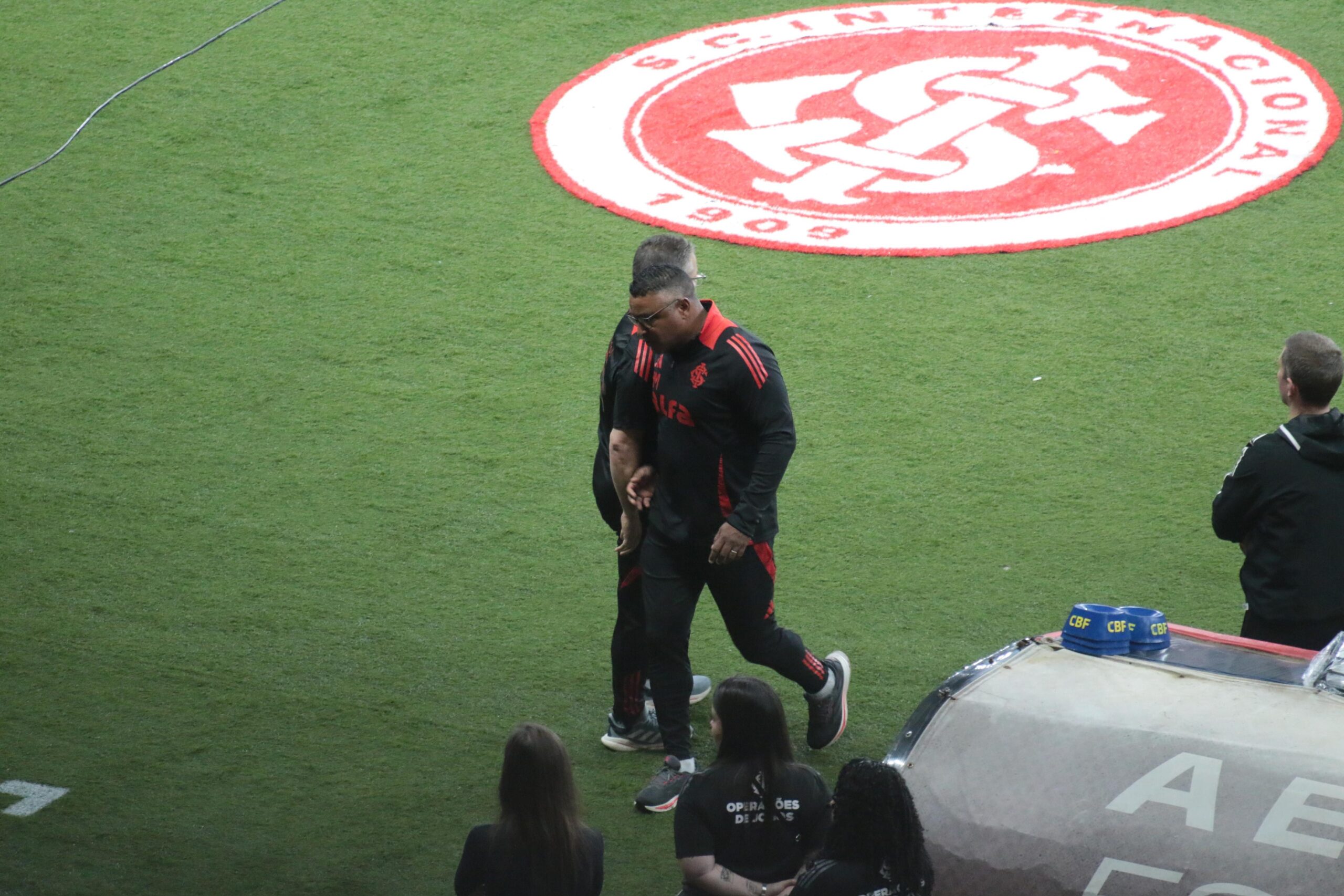 Inter demite o técnico Roger Machado