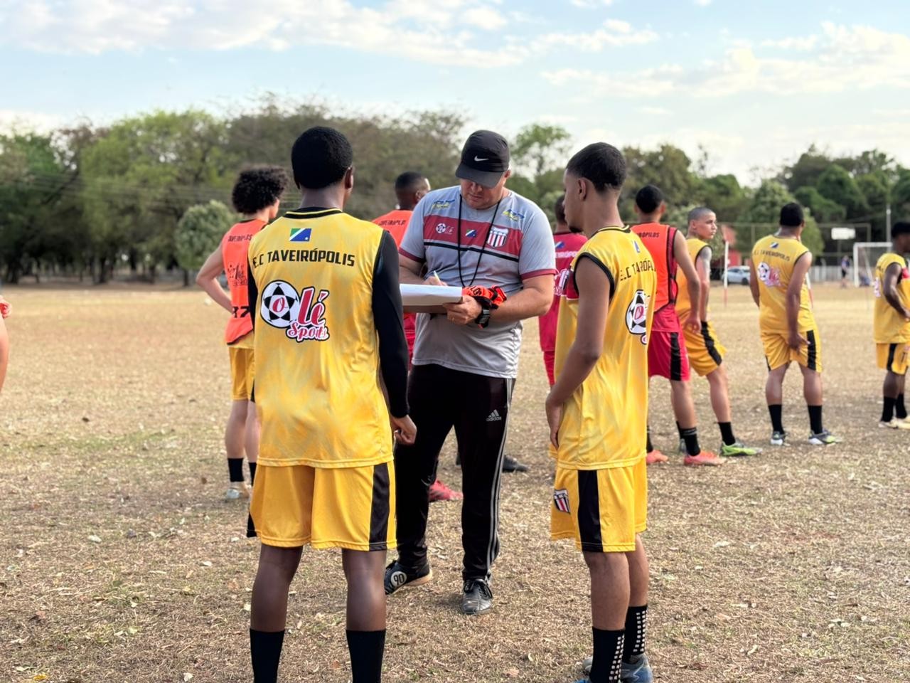 Taveirópolis demite segundo técnico em 15 dias na Série B de MS