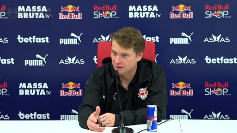 Seabra reclama de arbitragem em empate contra o Santos: “Jogamos contra 12”