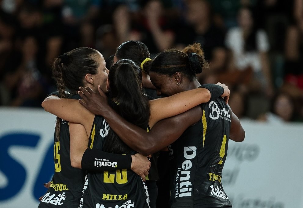 Praia Clube vence donas da casa e termina Copa Brasília com vice-campeonato