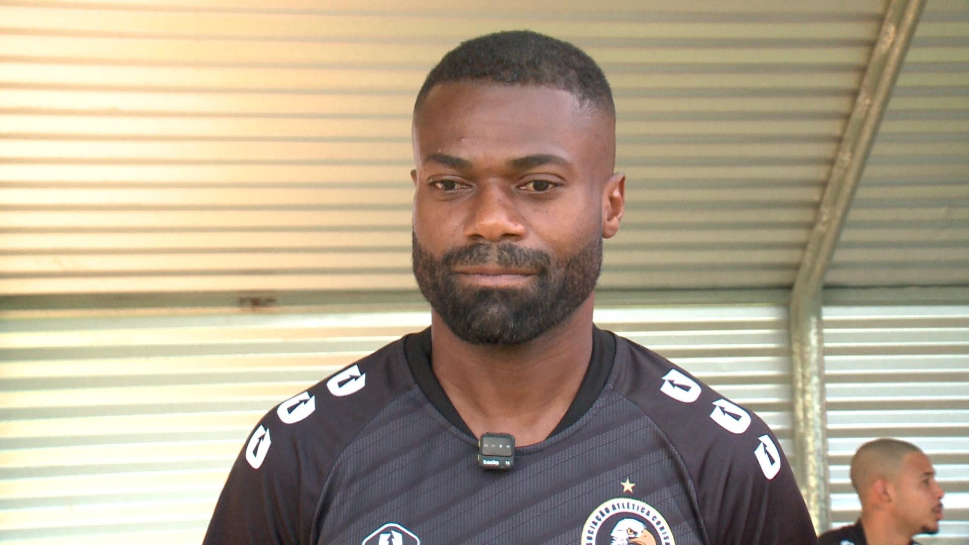 Serginho vê evolução no elenco do Corisabbá e adota cautela sobre gramado para jogo contra Caiçara