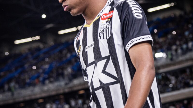 Há um mês sem jogar, Souza deve ganhar chance para tentar retomar vaga no Santos