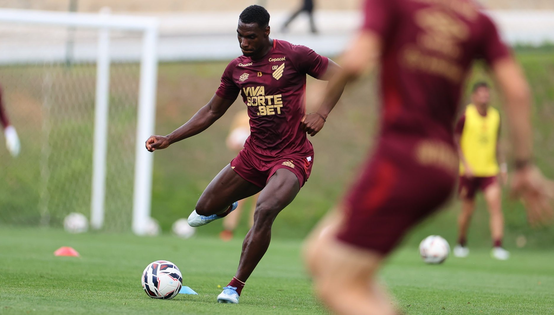 Escalação do Athletico: zagueiro é desfalque contra o Operário-PR; veja os relacionados