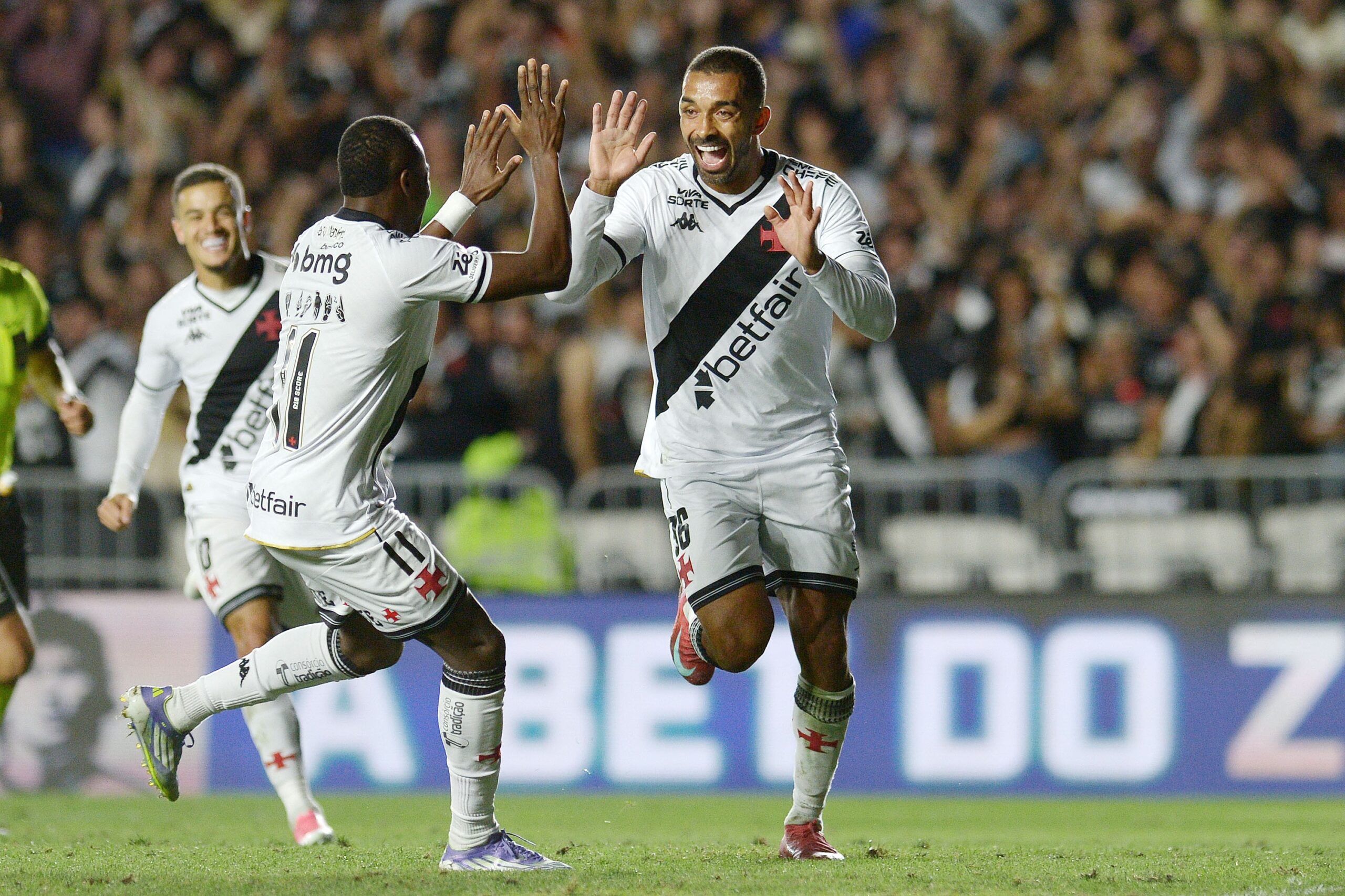 Observado, Paulo Henrique brilha em vitória do Vasco e diz que Seleção “é um sonho de menino”