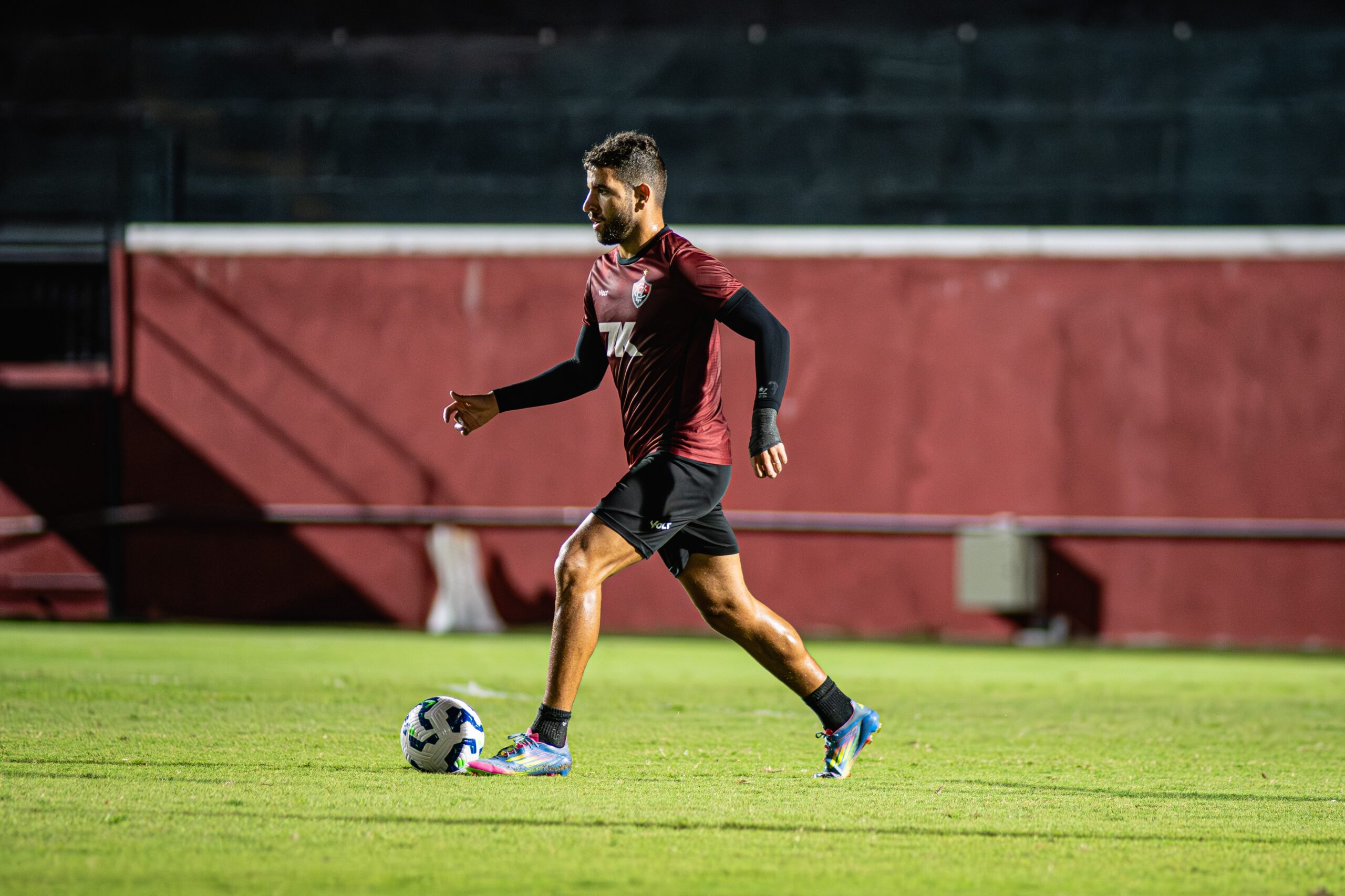 Além de Dudu, Pepê desfalca o Vitória por causa de suspensão