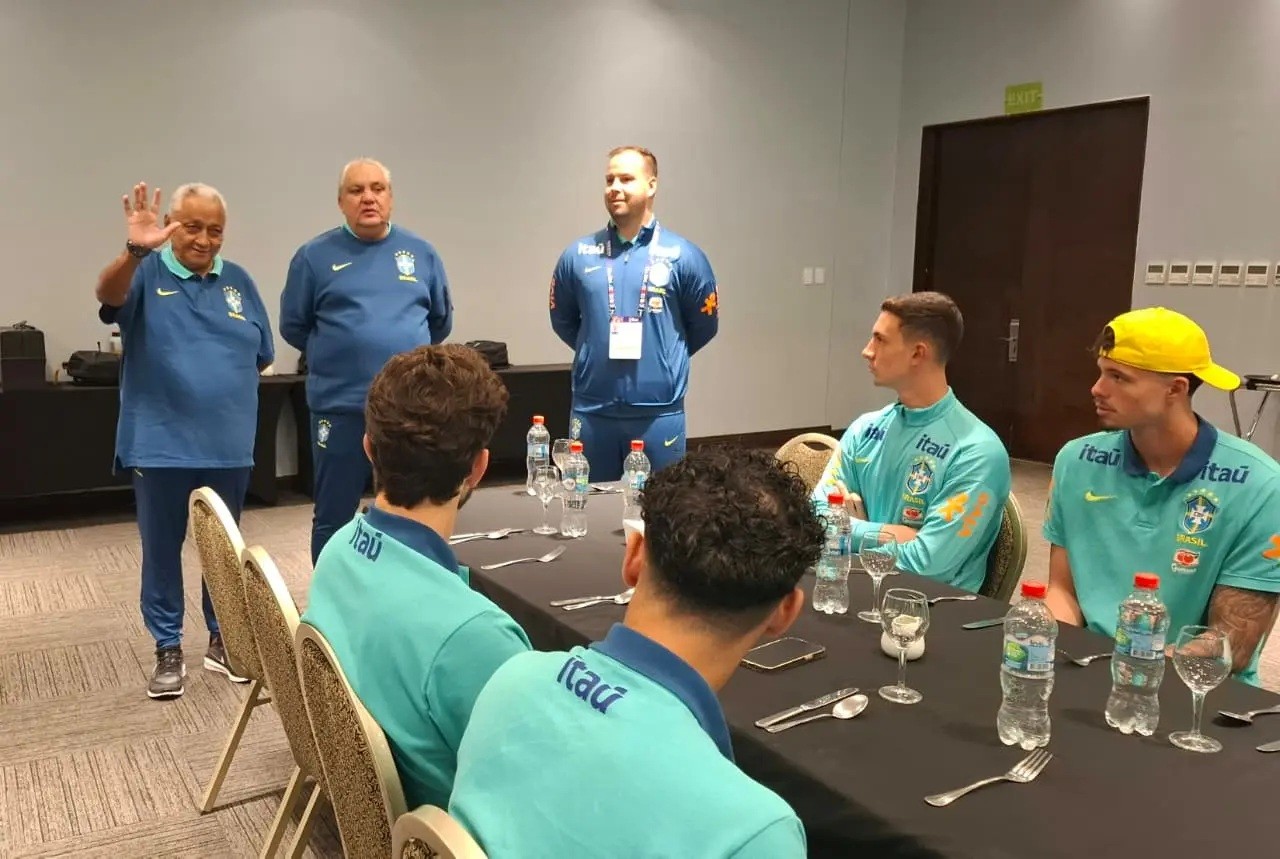 Copa do Mundo Sub-20: ao lado de Branco, Brown é apresentado como chefe de delegação do Brasil