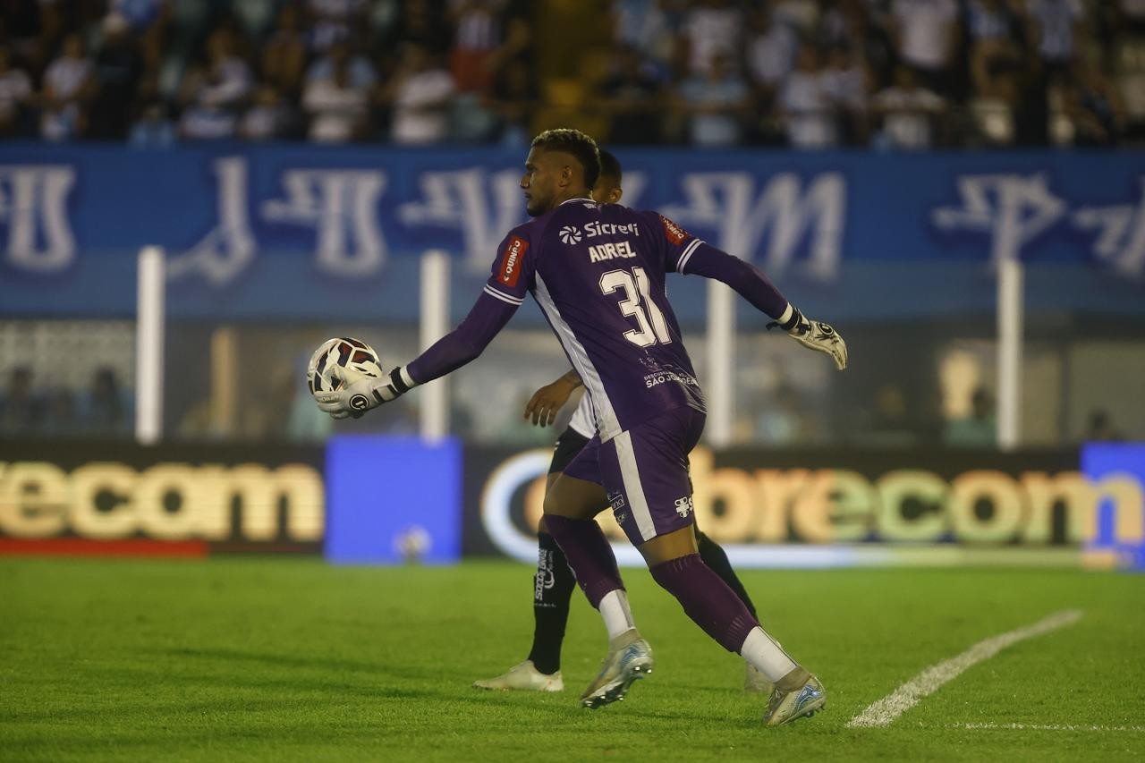 Athletic sofre baixas e pode ter até seis desfalques contra o Athletico-PR pela Série B