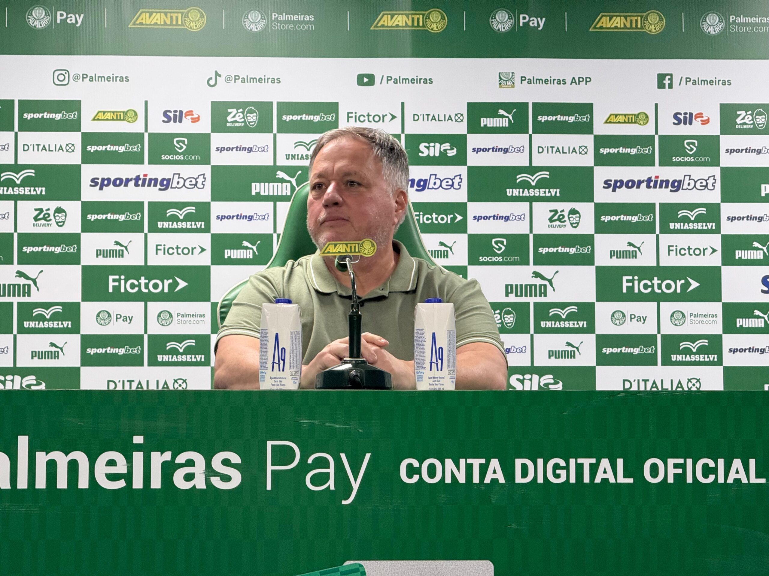 “Questão ética complicada”: diretor do Palmeiras detona crítica de Ceni a Abel e cita contradição