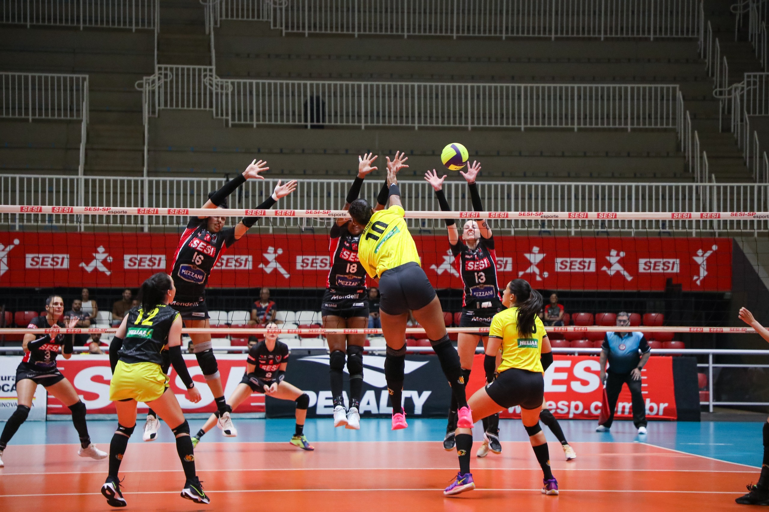 Renasce Sorocaba e Sesi-Bauru abrem a semifinal do Paulista de Vôlei feminino