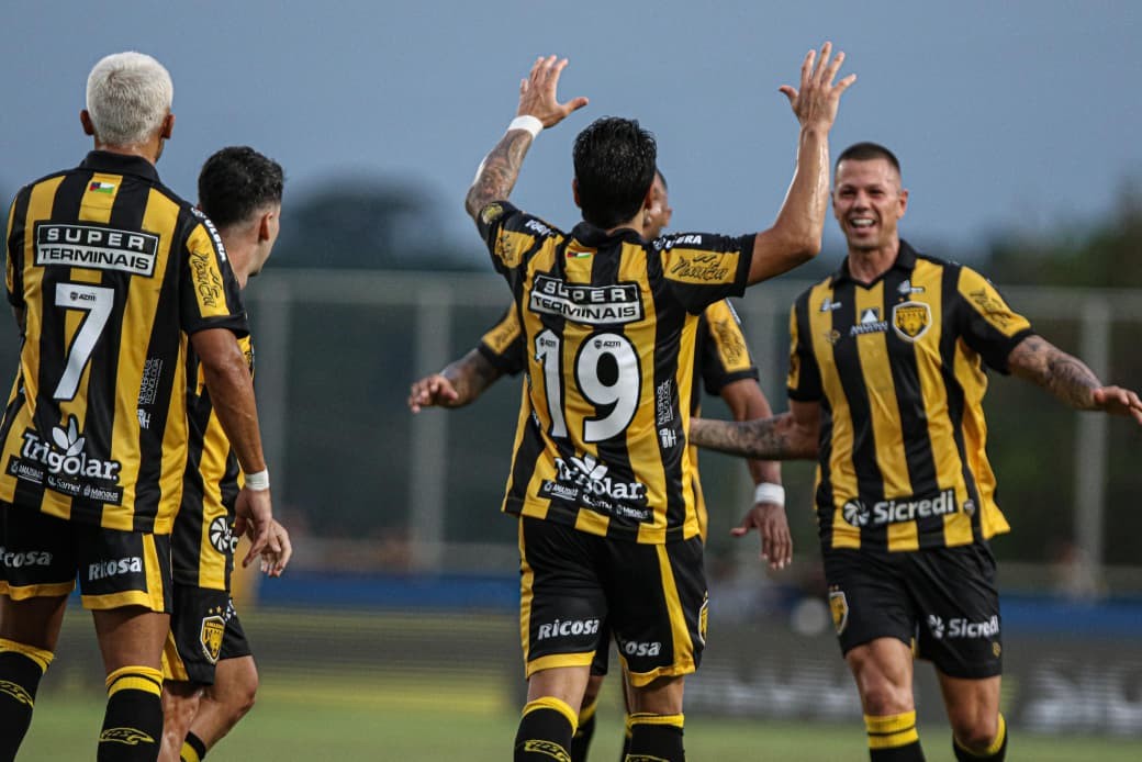 Larry Vásquez, Rafael Tavares, Henrique Almeida e Zanardi concorrem à seleção da Série B