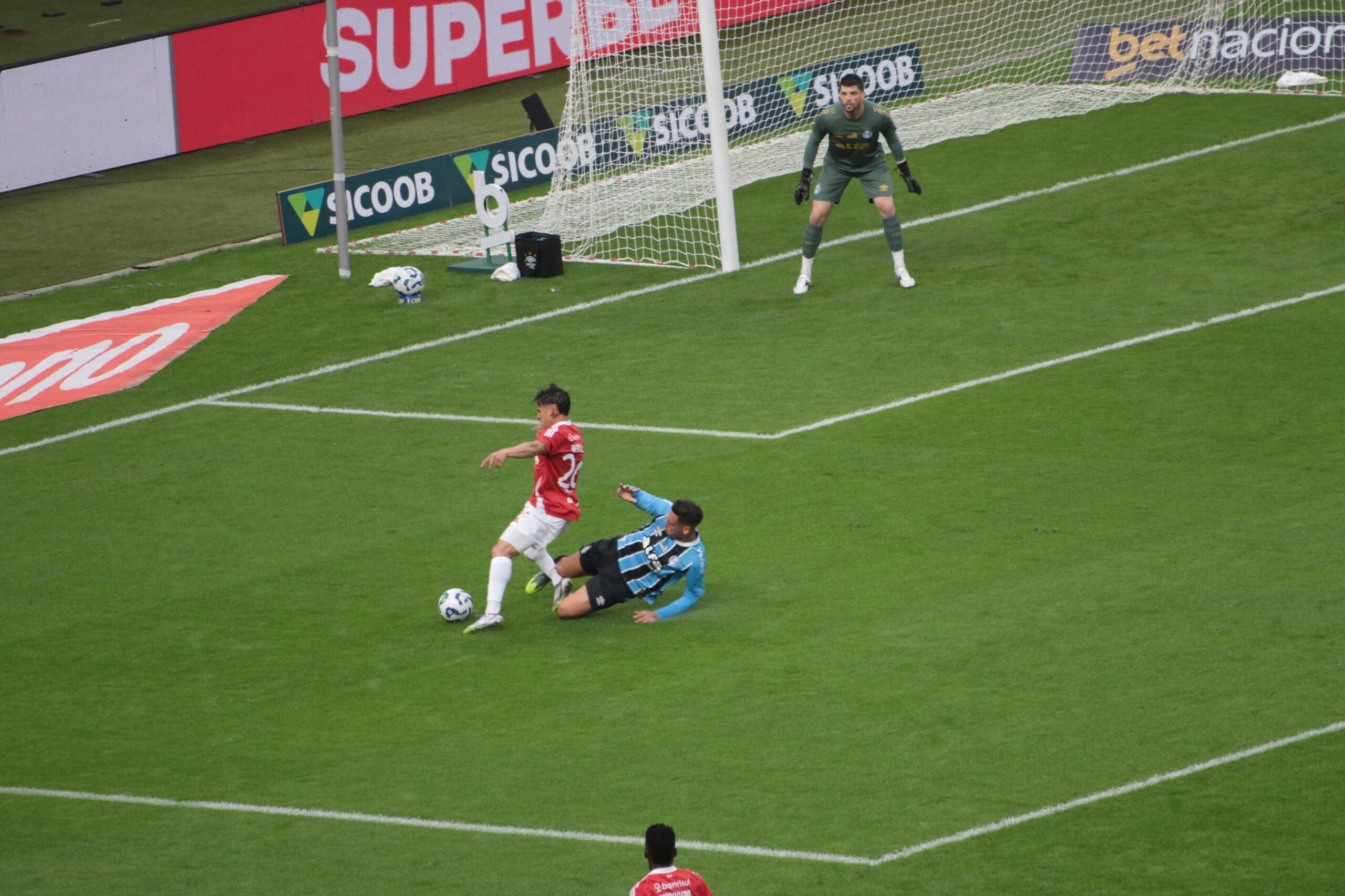 CBF divulga áudios do VAR no Gre-Nal 448: “Contato imprudente”