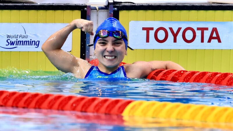 Brasileira desbanca “chinês da bolha de ar” e sela ouro no Mundial de natação: “Tô de cara”