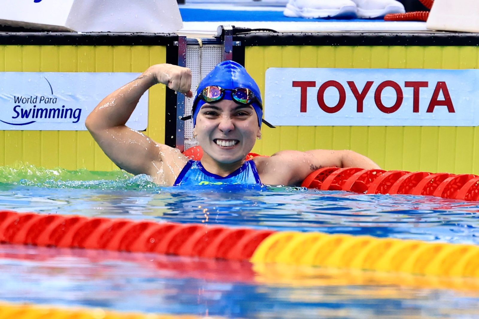 Brasileira desbanca “chinês da bolha de ar” e sela ouro no Mundial de natação: “Tô de cara”