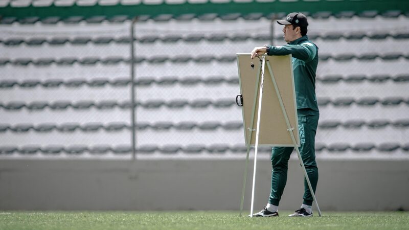 Escalação do Juventude: Carpini deve montar nova dupla de zaga e tem dúvida no meio