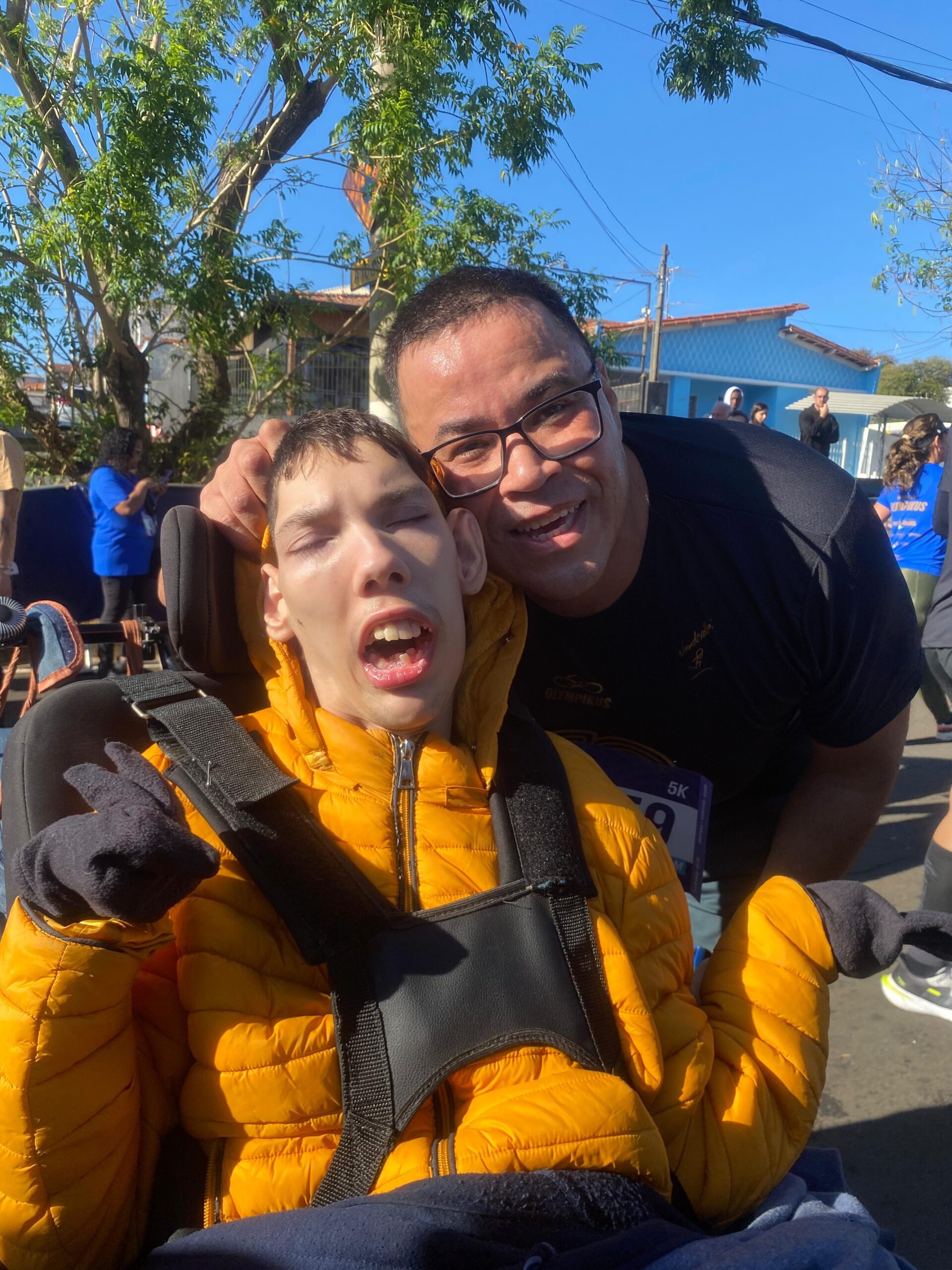 “Enquanto viver quero ser as pernas dele”: pai e filho celebram primeira Corrida Integração