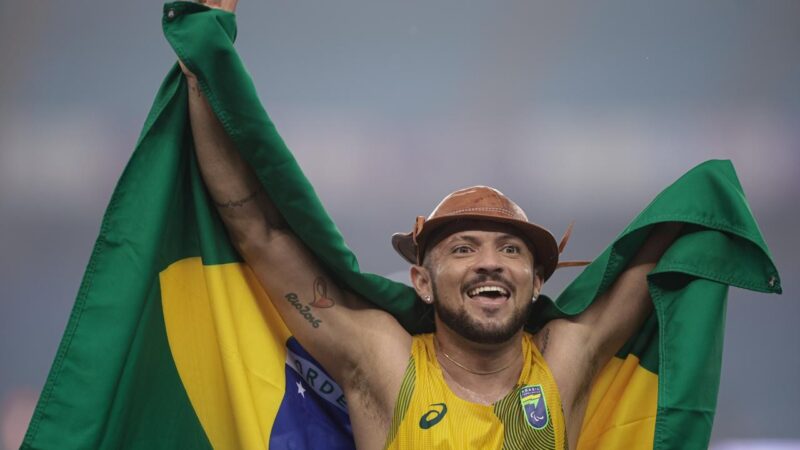 Campeão por dois centésimos, Petrúcio Ferreira define final do Mundial: “Foi com emoção”