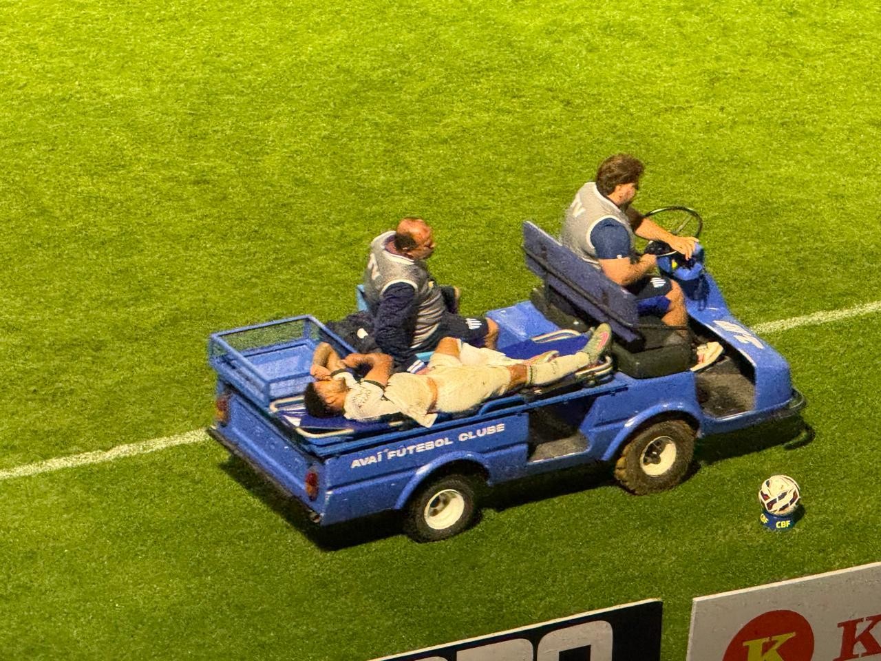 Lucas Ronier sai chorando em vitória do Coritiba e é dúvida contra o Botafogo-SP