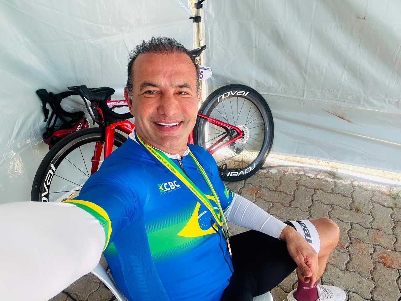 Antônio Frota é campeão brasileiro inédito de ciclismo contrarrelógio na categoria Master C1, em Brasília