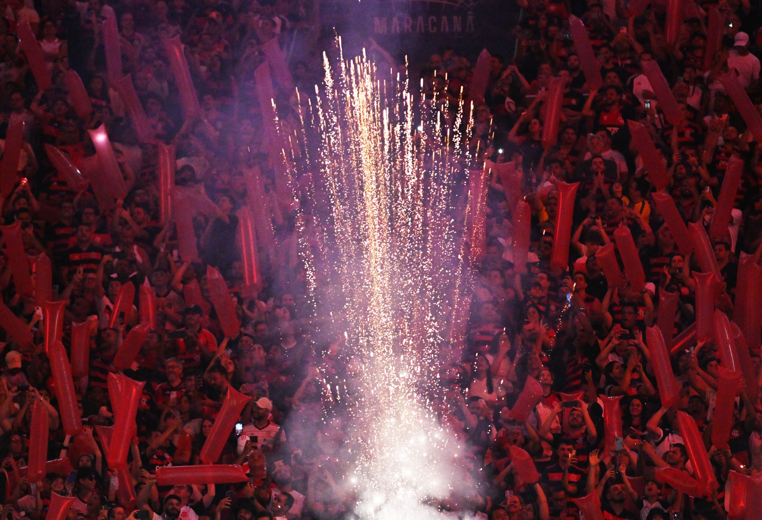 Flamengo 0 x 0 Cruzeiro quebra recorde de público no novo Maracanã; veja ranking