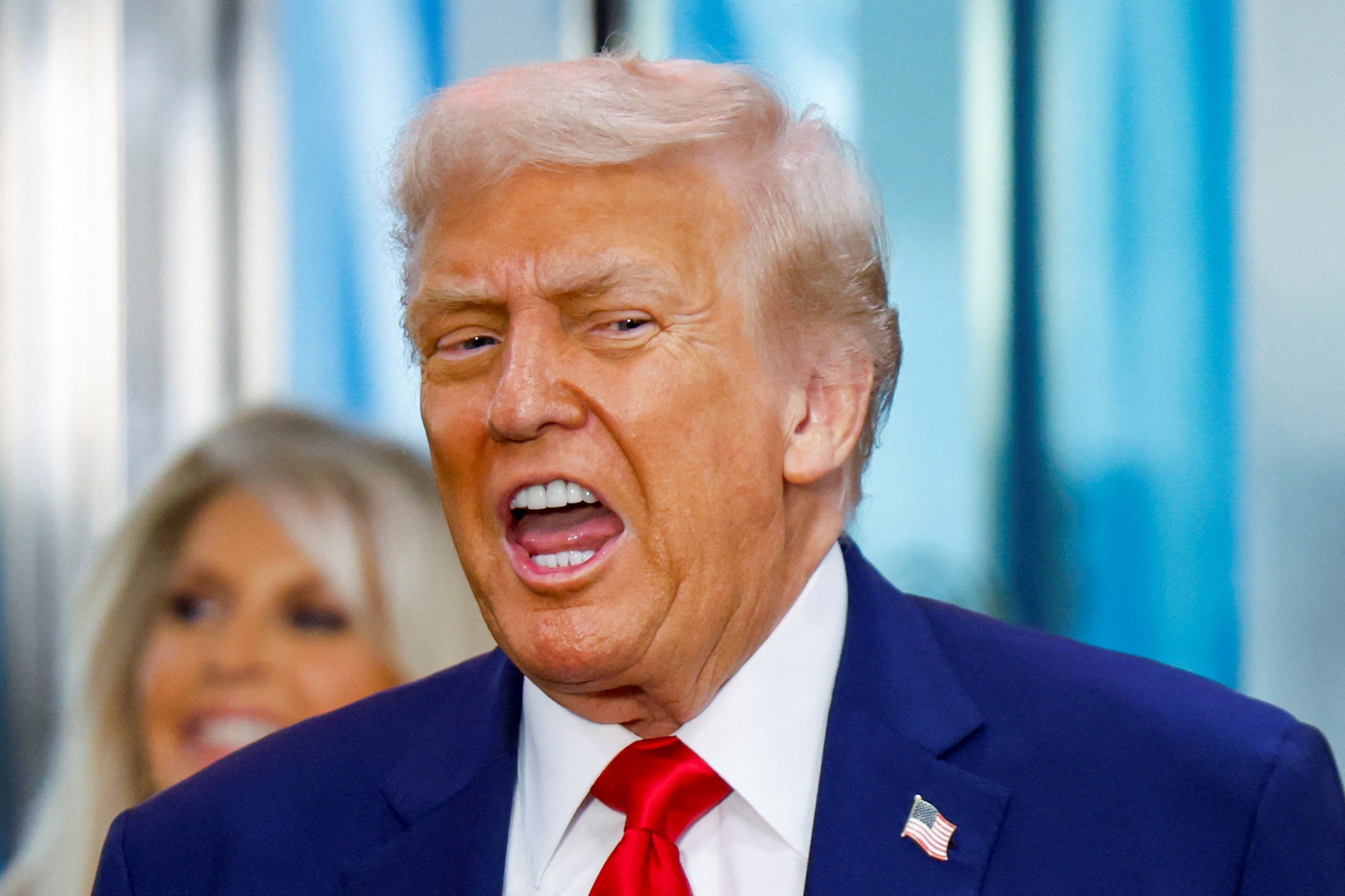 Tarifas dos EUA sobre medicamentos e caminhões entram em vigor nesta quarta