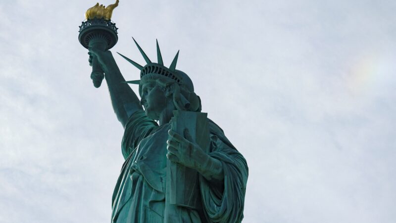 Shutdown nos EUA entra no 2º dia sem sinais de acordo; entenda o motivo da paralisação do governo Trump