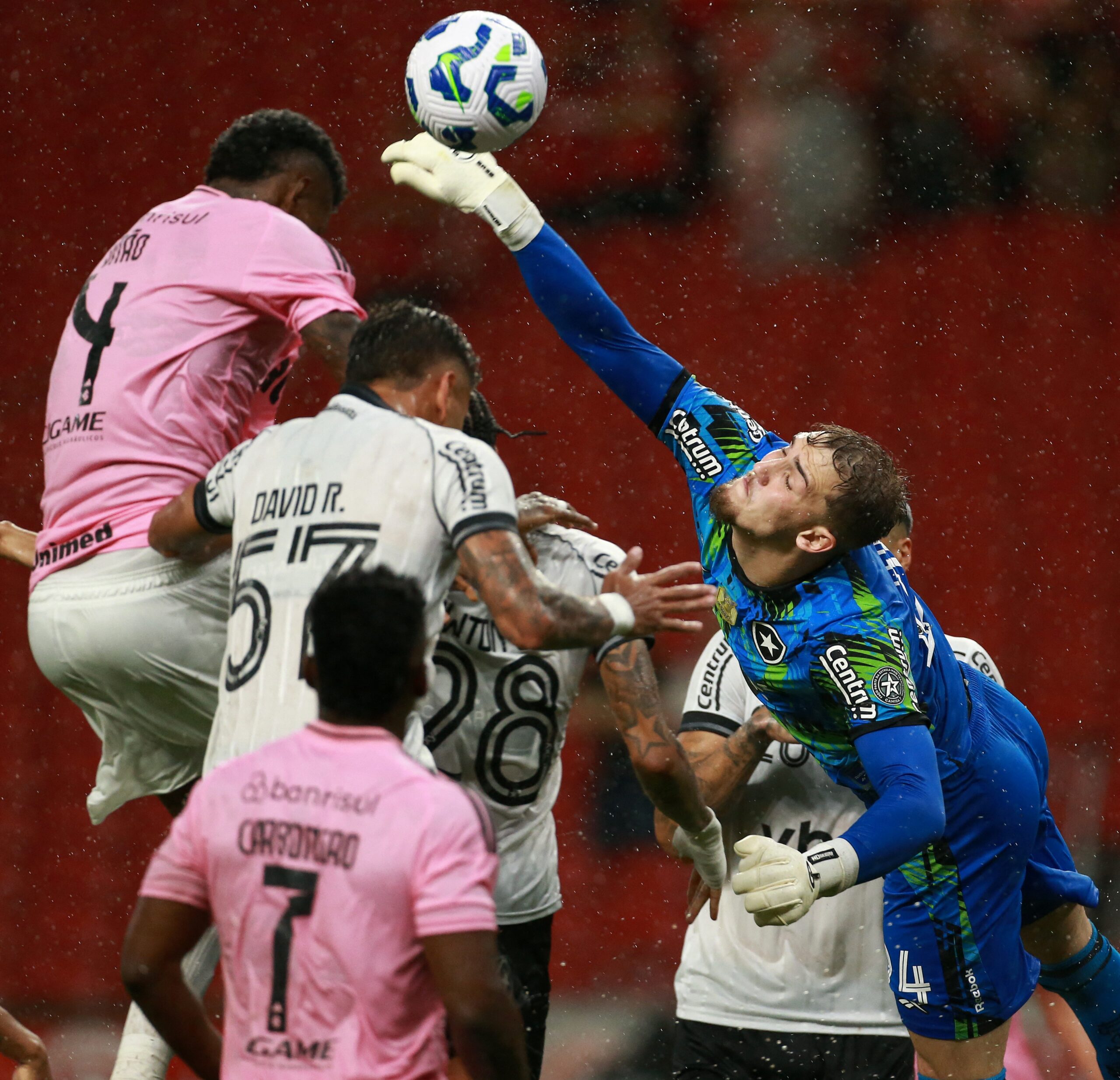 Barboza cobra mais foco do Botafogo após derrota: “Qualquer erro acaba em gol”