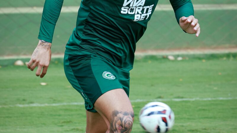 Goiás x Athletico-PR: Verdão pode ter mudança na defesa
