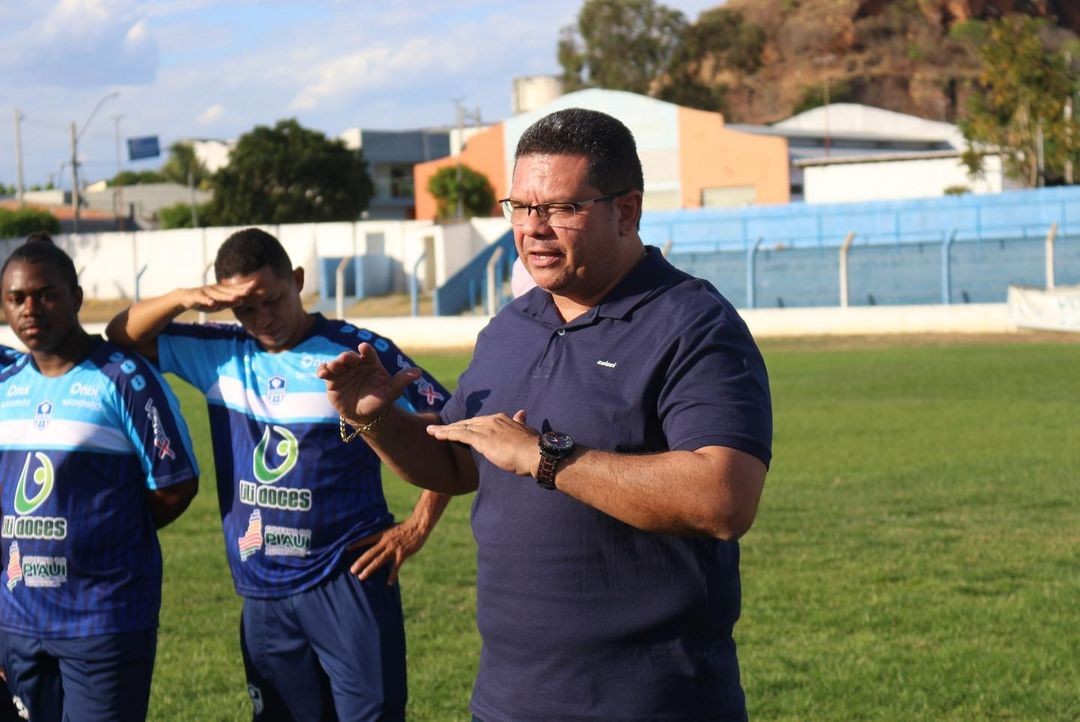 Oeirense tem contrato com 15 atletas, e presidente preza por renovação para 2026