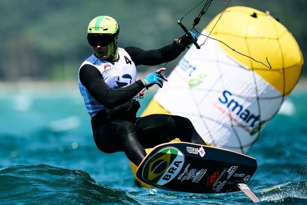 Bruno Lobo luta para se manter entre os melhores e sonha com pódio no Mundial de Fórmula Kite