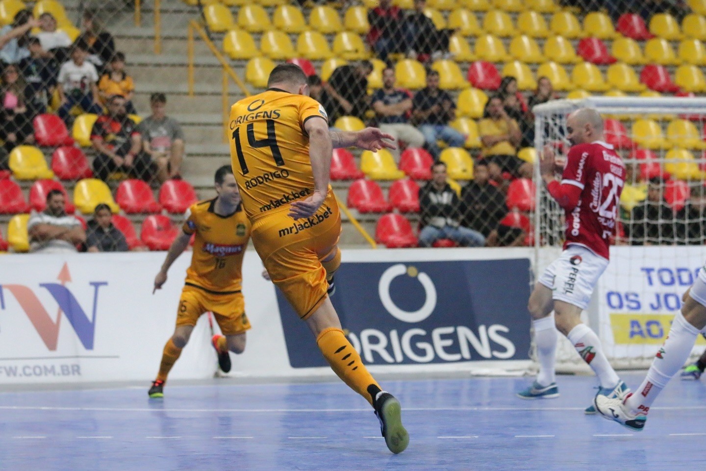 Sorocaba e Atlântico Erechim duelam pelo jogo de ida da final da Copa do Brasil de Futsal