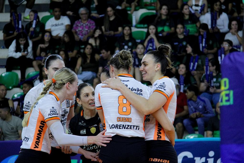 Brasília Vôlei luta, mas perde em casa para o Osasco