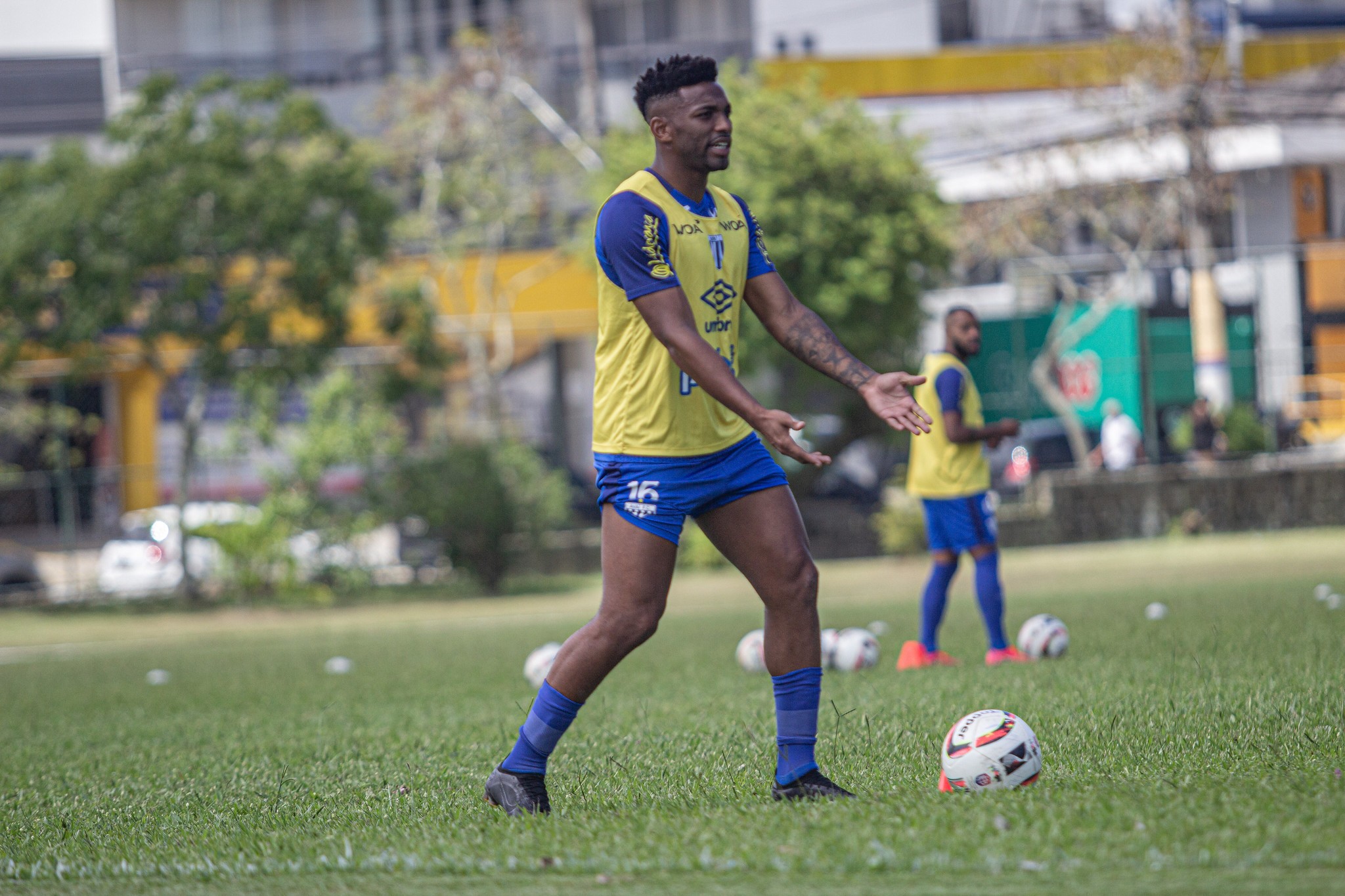 URT contrata meia ex-Ceará e Avaí e acerta retorno de zagueiro destaque do Interior no Mineiro