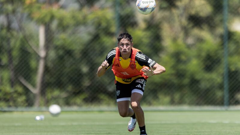 Atlético-MG faz mistério sobre condição de Iván Román após corte da seleção chilena