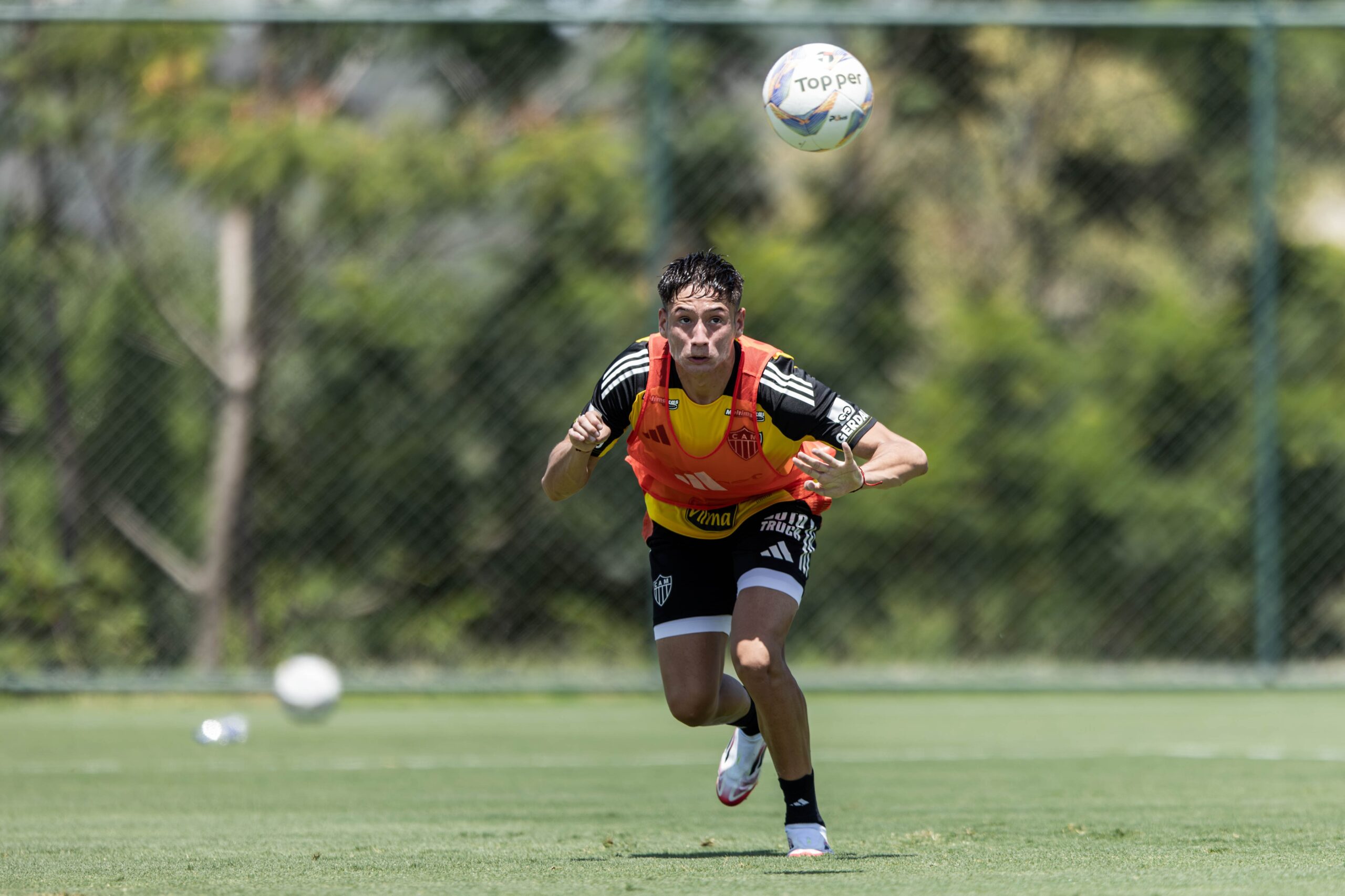 Atlético-MG faz mistério sobre condição de Iván Román após corte da seleção chilena