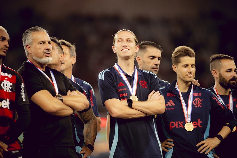 Classificação à final da Libertadores pressiona Flamengo por valorização a Filipe Luís