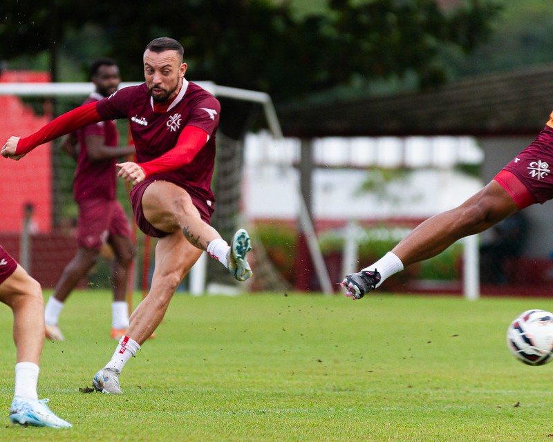 Melhor fisicamente, Paulo Sérgio pode voltar a jogar pelo Náutico neste sábado, contra o Guarani