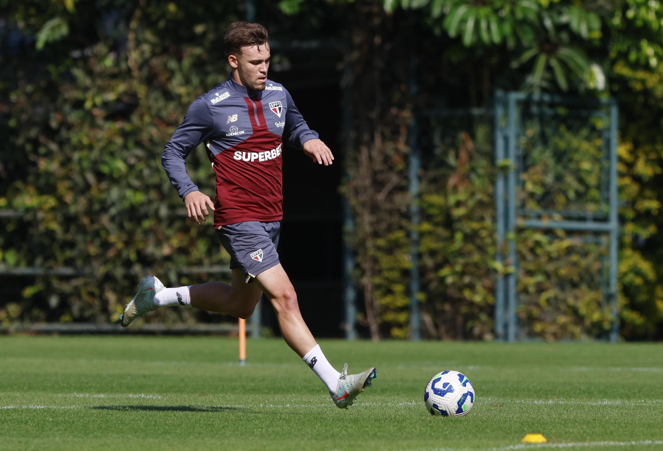 De esquecido a solução: Negrucci se reinventa no São Paulo e ganha importância com Crespo