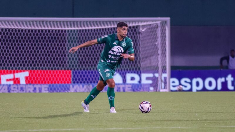 Zagueiro da Chapecoense destaca “força do grupo” em busca do acesso