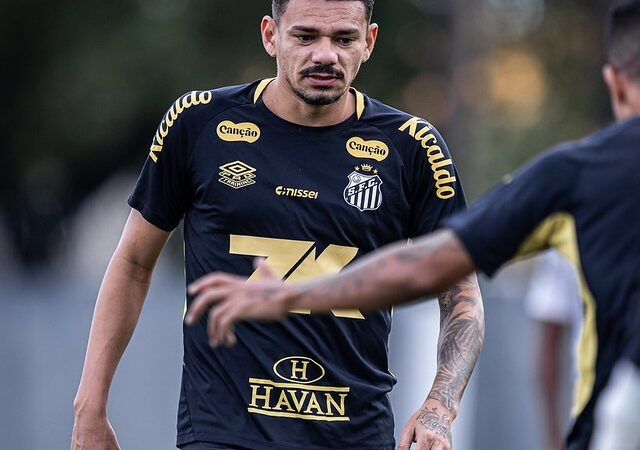 Tiquinho Soares desfalca o Santos no clássico contra o Corinthians
