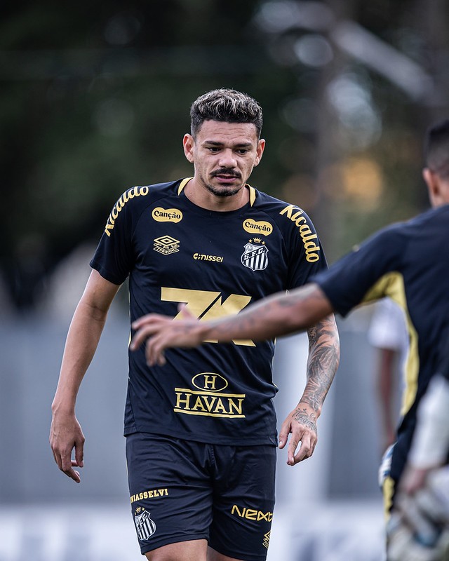 Tiquinho Soares desfalca o Santos no clássico contra o Corinthians