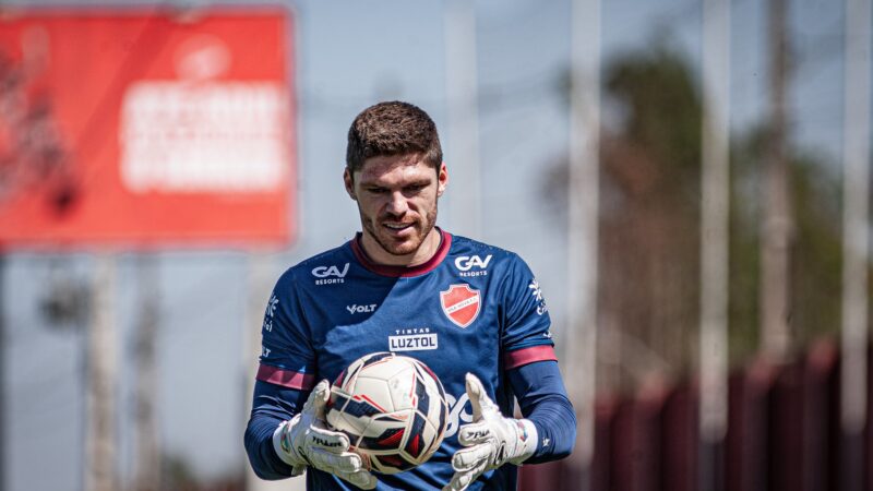 Vila Nova deve ter mudança no gol contra o Operário-PR: veja a provável escalação