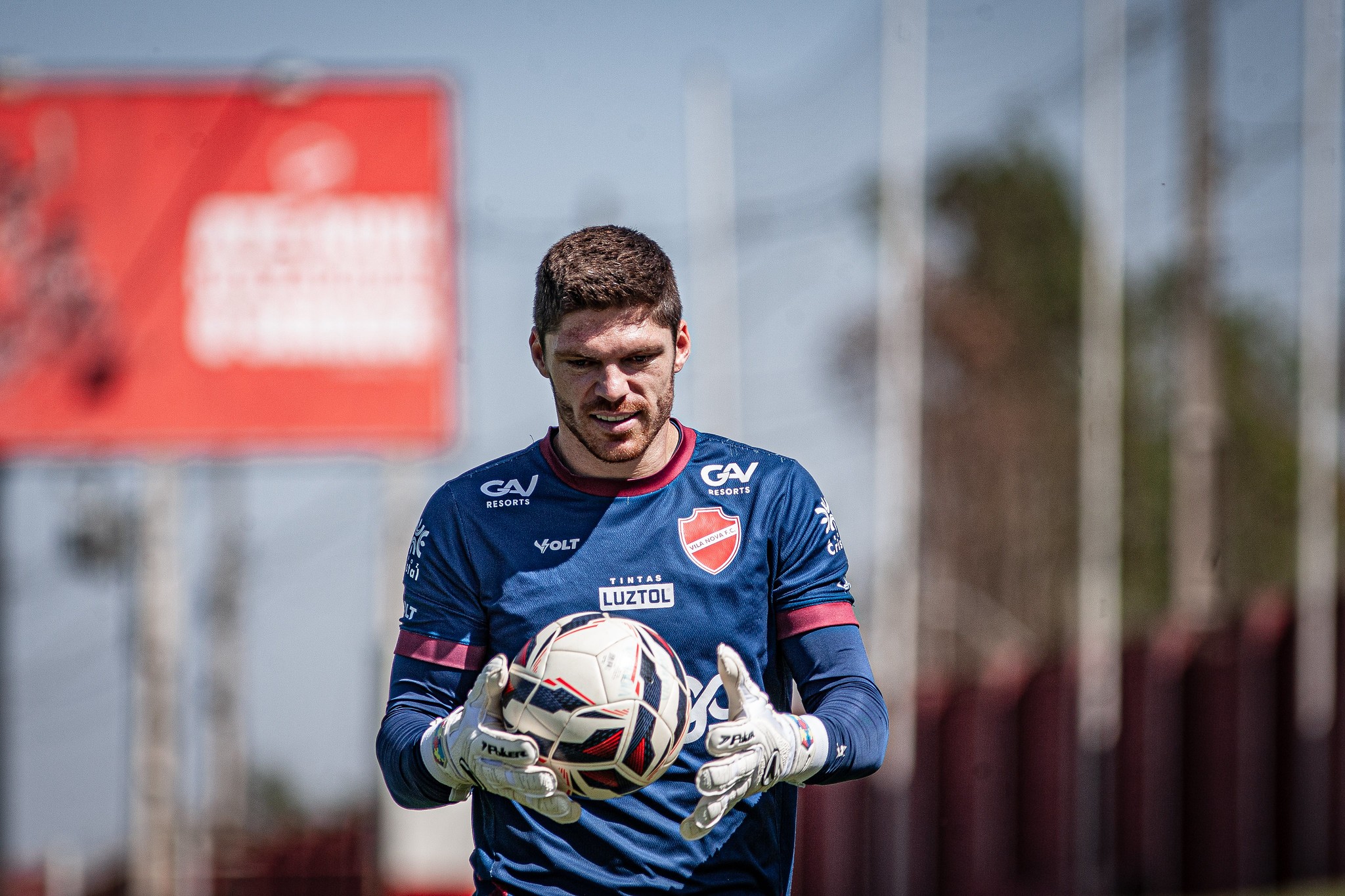 Vila Nova deve ter mudança no gol contra o Operário-PR: veja a provável escalação