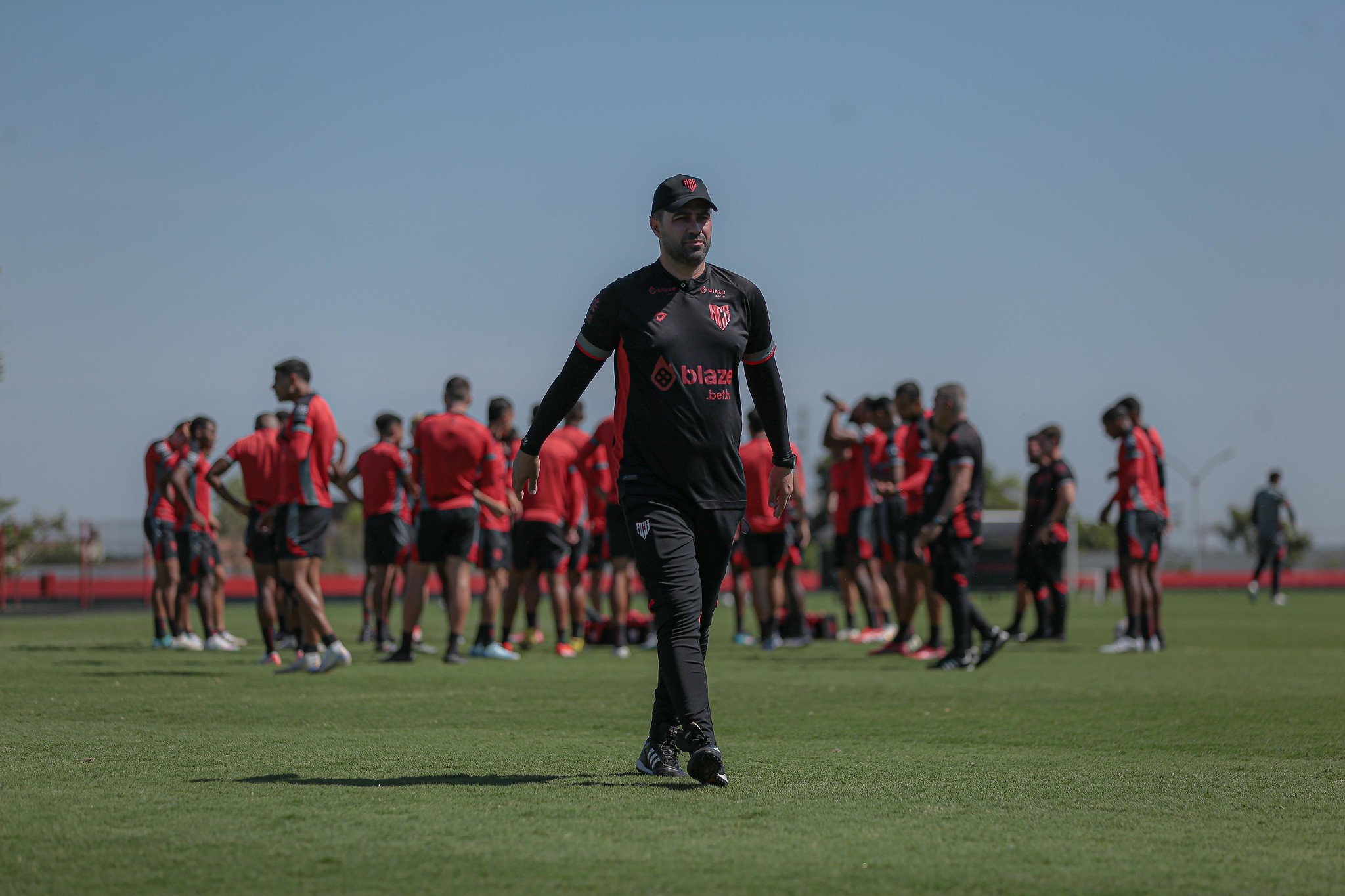 Após clássico “amarrado”, Lacerda projeta “jogo de trocação” contra o Athletico-PR no Accioly