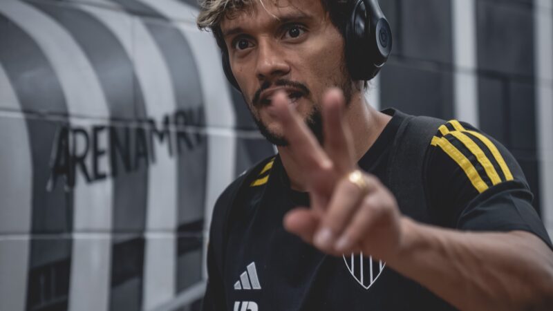 Diretor do Atlético-MG explica controle de cartões após suspensão de Scarpa