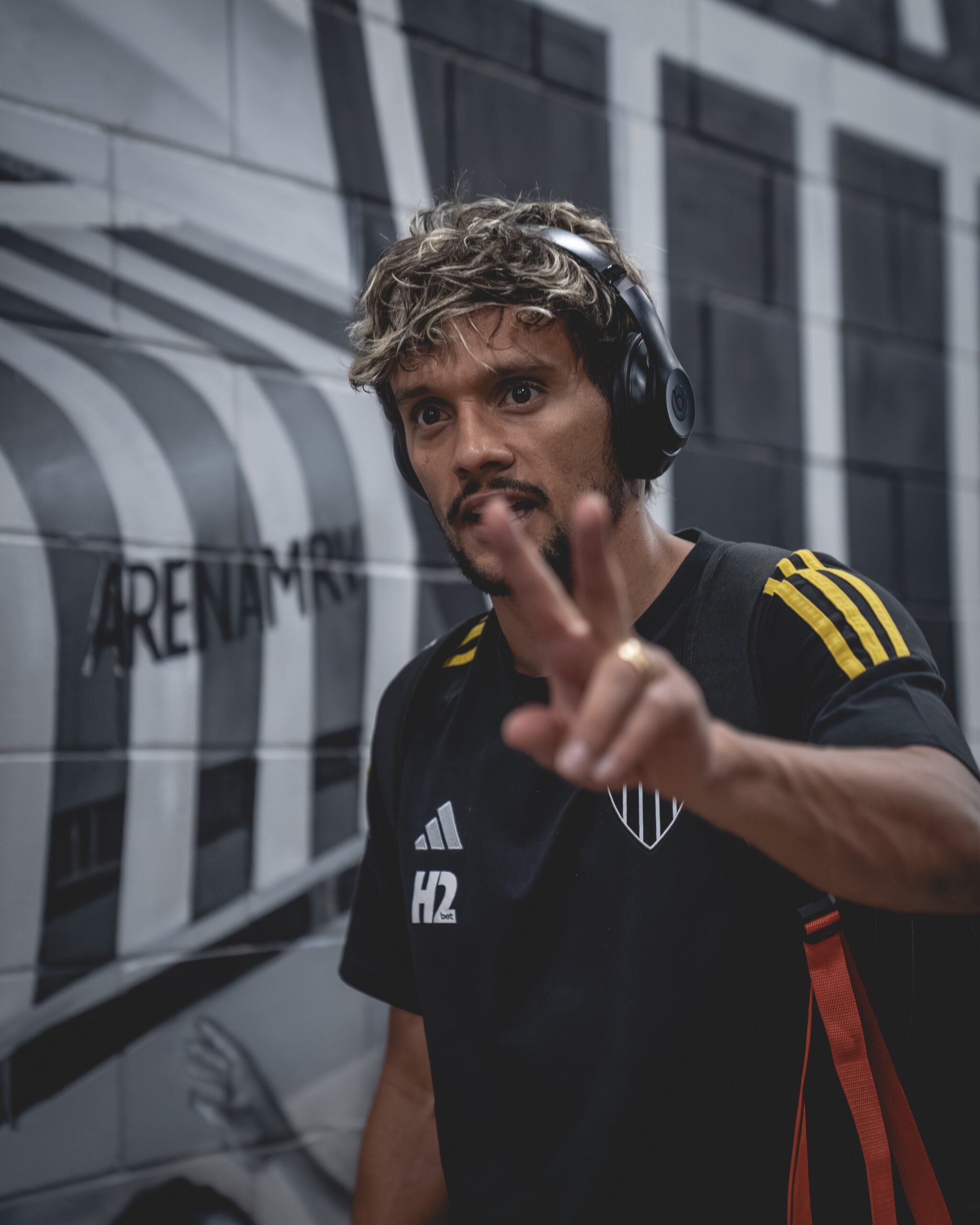 Diretor do Atlético-MG explica controle de cartões após suspensão de Scarpa