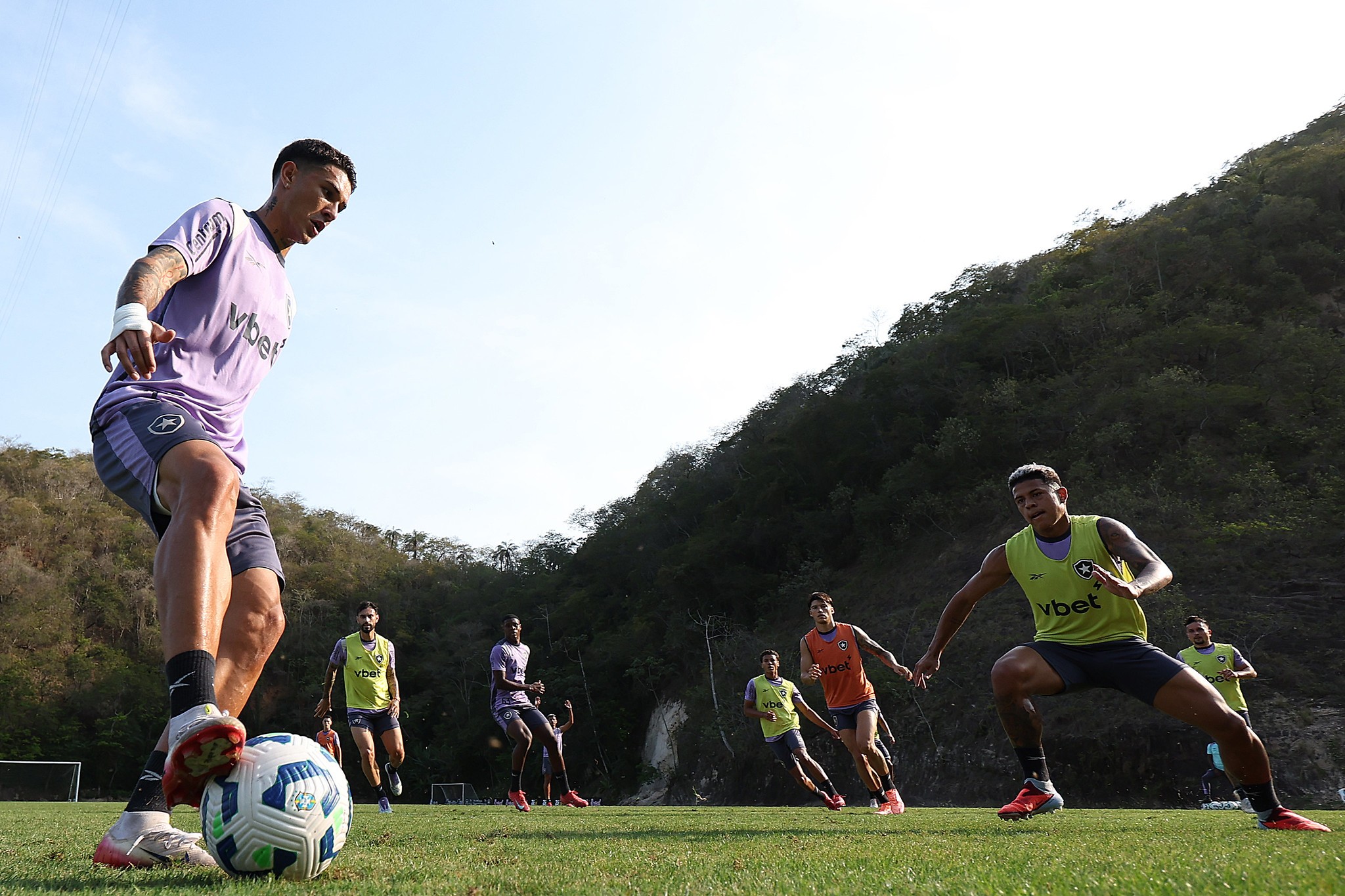 Joaquín Correa volta a treinar e deve ser reforço para o Botafogo contra o Internacional