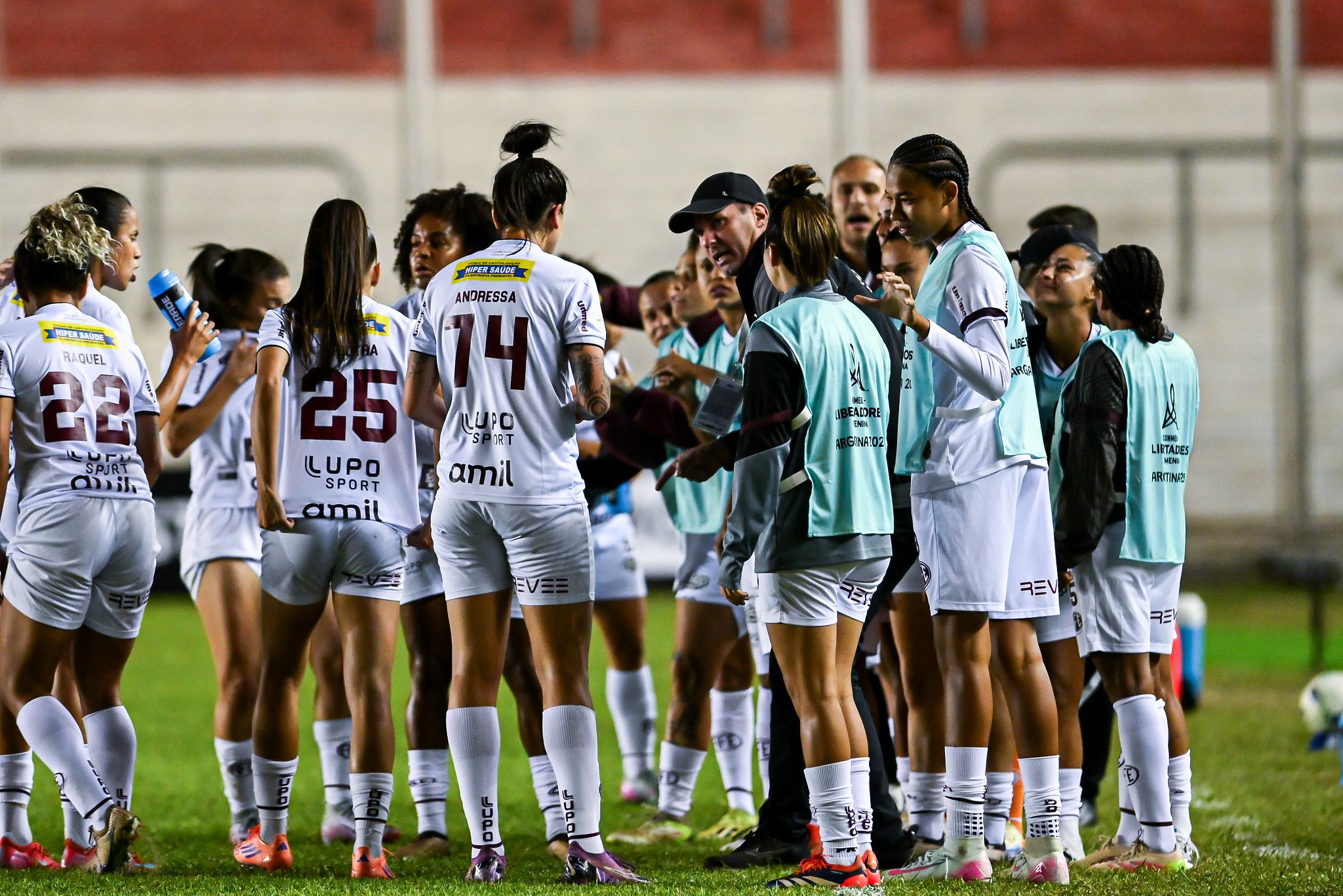 Mendes quer Ferroviária em clima de Libertadores após vitória na estreia