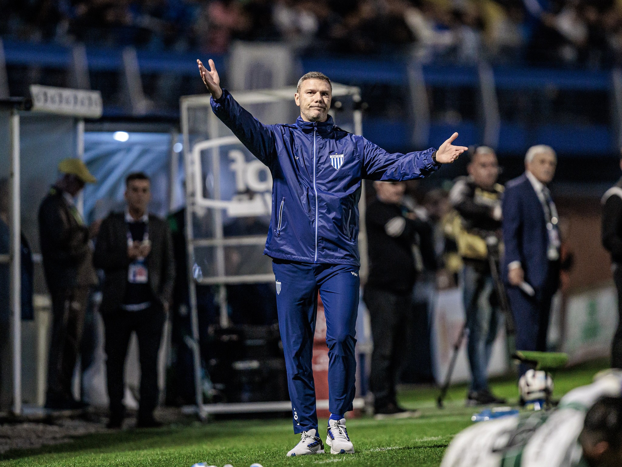 Vinícius Bergantin analisa 10ª derrota do Avaí na Série B: “Acesso vai ficando mais difícil”