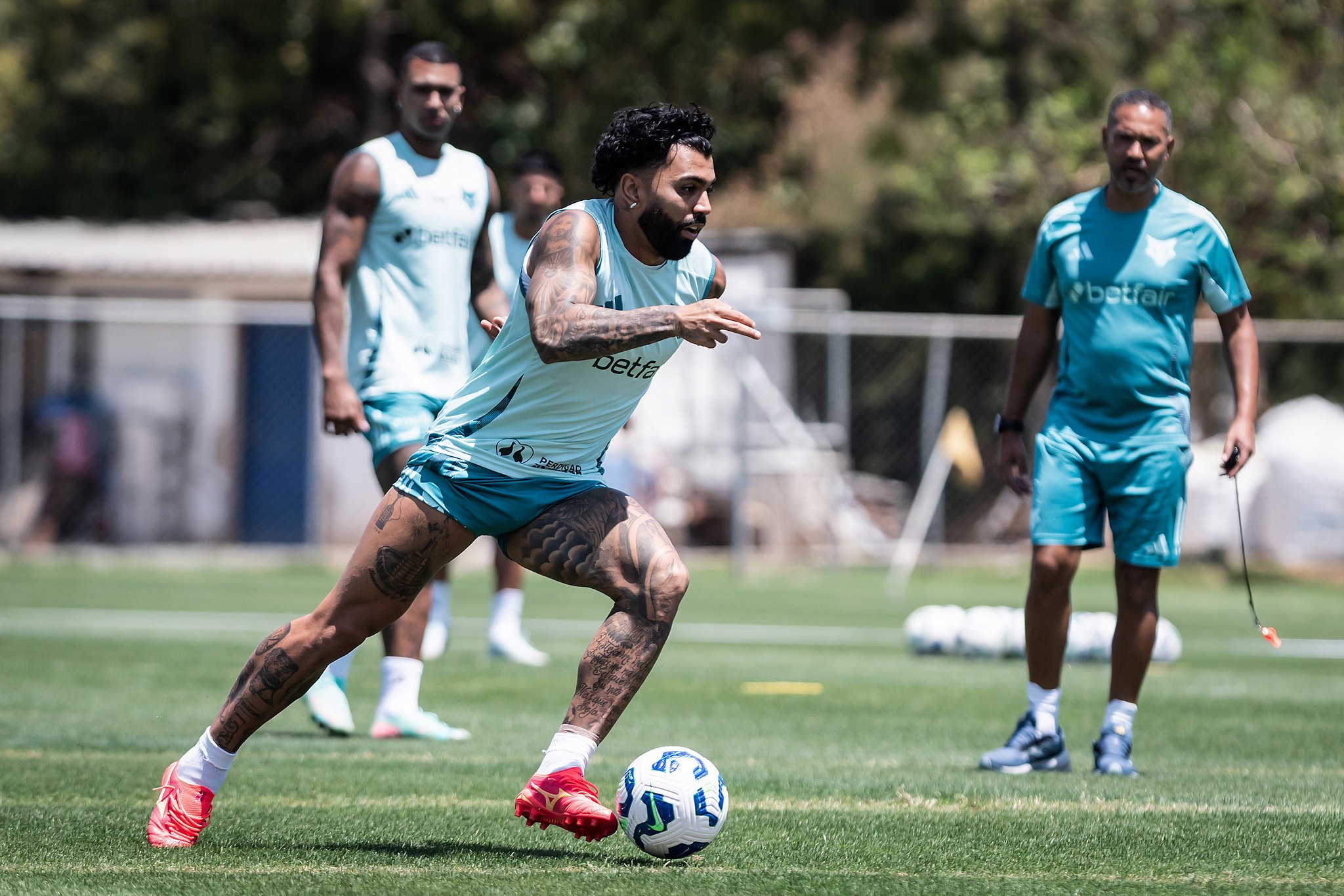 Gabigol volta a ser titular do Cruzeiro após 65 dias, e desfalques abrem brechas para novatos
